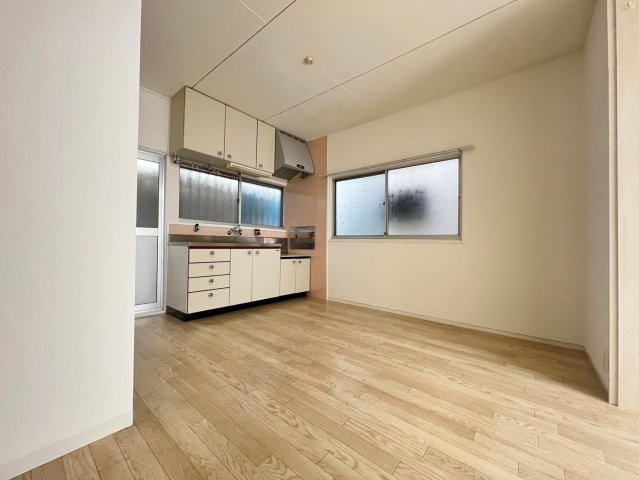 舞子坂4丁目戸建の居間・リビング