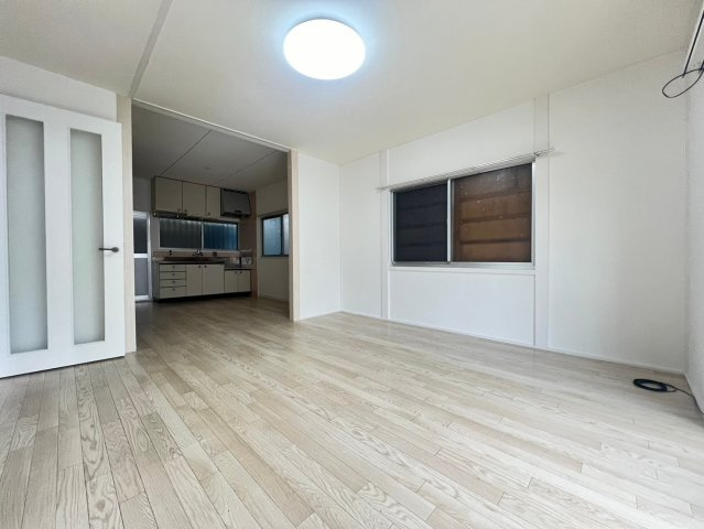 舞子坂4丁目戸建の居間・リビング