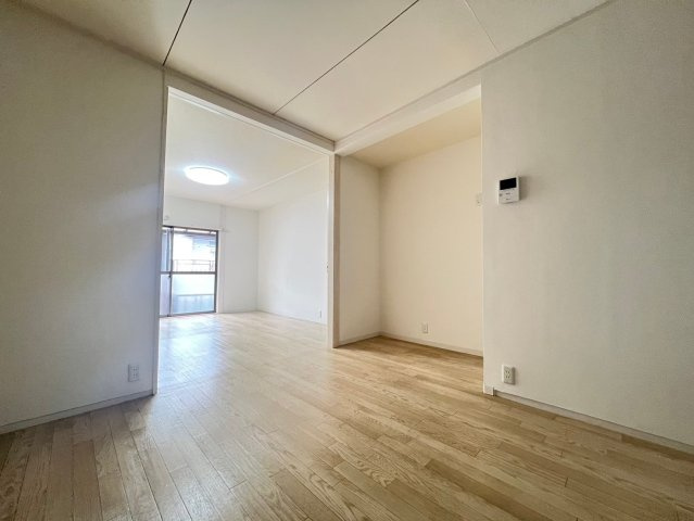 舞子坂4丁目戸建の居間・リビング
