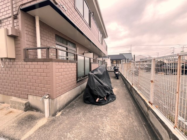 イエストプレイスの駐車場