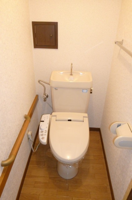 ベストエクセル【キャッシュバック対象物件】のトイレ|落ち着いた色調のトイレです