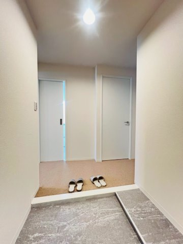 西舞子パークホームズ４号棟の玄関