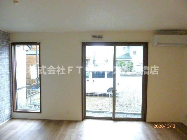 旭町戸建貸家　Ｃ棟の居間・リビング