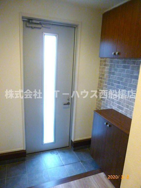 旭町戸建貸家　Ｃ棟の玄関
