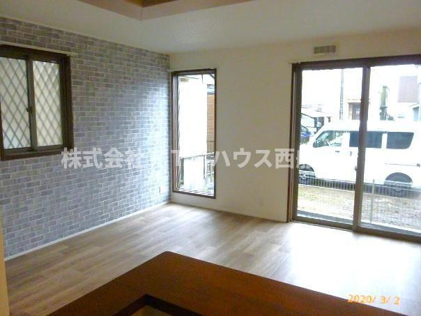 旭町戸建貸家　Ｃ棟の居間・リビング