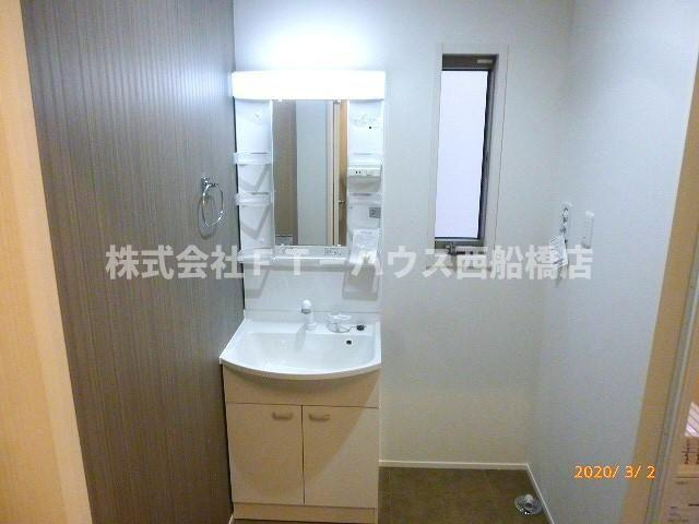 旭町戸建貸家　Ｃ棟の洗面所