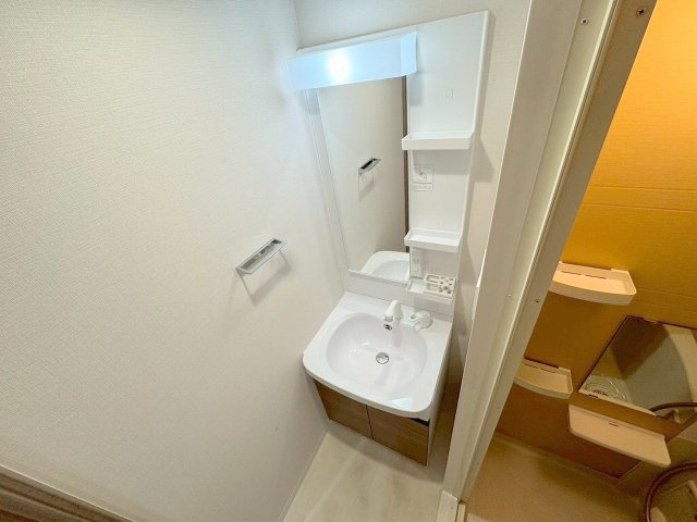 エムブイインプ新大阪の独立洗面台