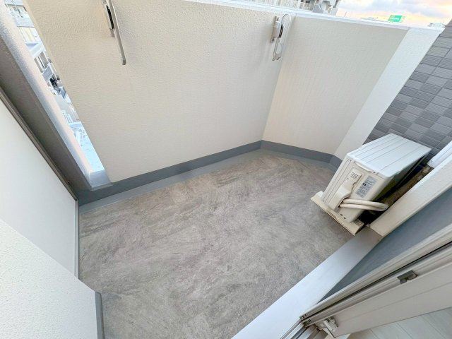 エムブイインプ新大阪のバルコニー