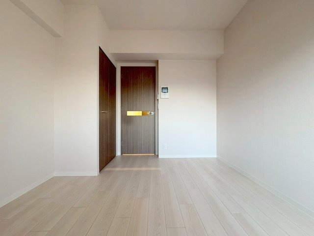 エムブイインプ新大阪の居間・リビング