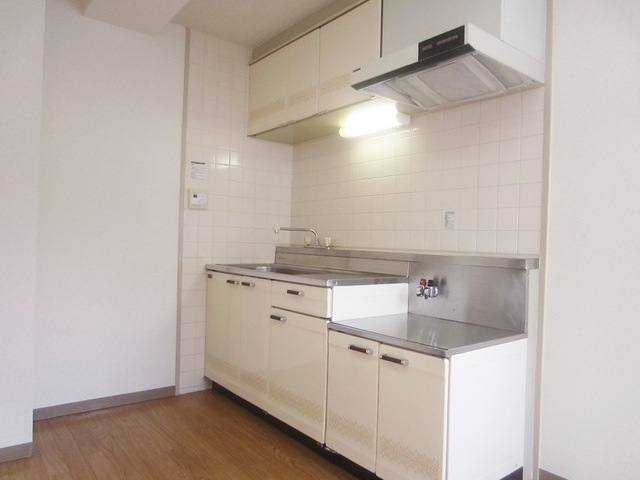 旭泉マンションのキッチン|冷蔵庫や家電スペースも十分あります