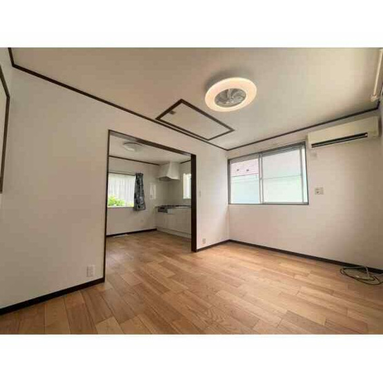 【寝室】 | 杉並区上井草3丁目戸建 | きれいなフローリング。