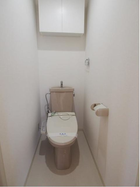 リテラス武蔵中原のトイレ|他のお部屋の反転した参考写真となります。