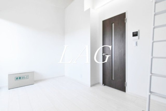 【居間・リビング】 | グランクオール梅屋敷 | 洋室のお部屋です。