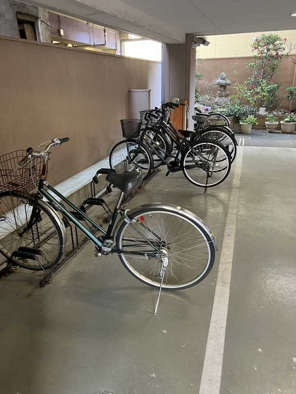 スクエアコートの駐車場