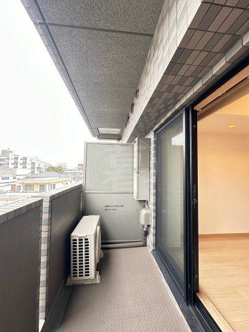ルーブル大鳥居弐番館のバルコニー