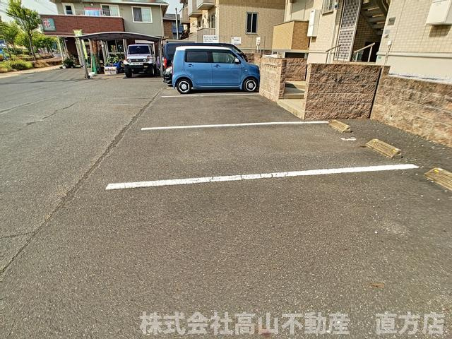 北九州市八幡西区星ケ丘３丁目のアパートの駐車場