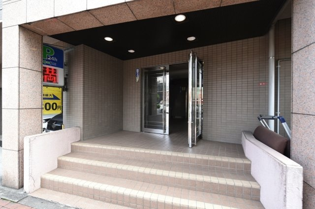 ロイヤルパレス高円寺のエントランス|毎日通るエントランスはこのようになっています