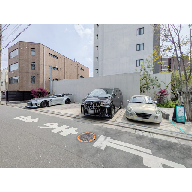 オーパスホームズ桜新町の駐車場