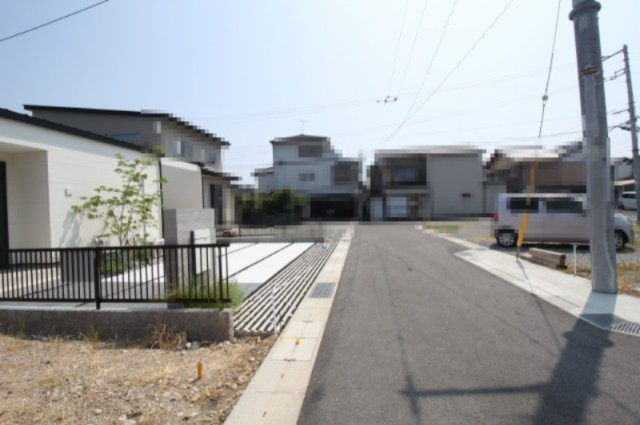 鴨部　新築戸建　5号地　（全11区画）の前面道路含む現地写真
