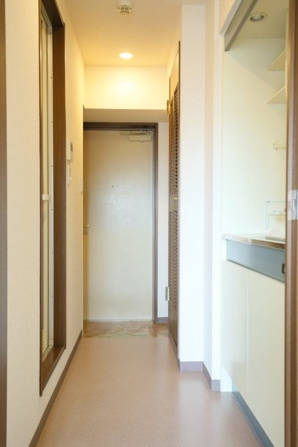 フェニックス笹塚壱番館の玄関|収納もある玄関です