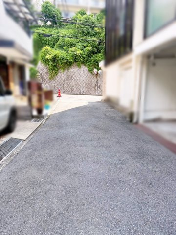 六甲台町 中古戸建の前面道路含む現地写真