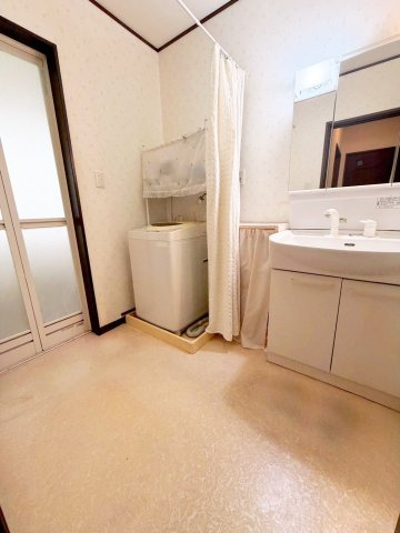 六甲台町 中古戸建の独立洗面台