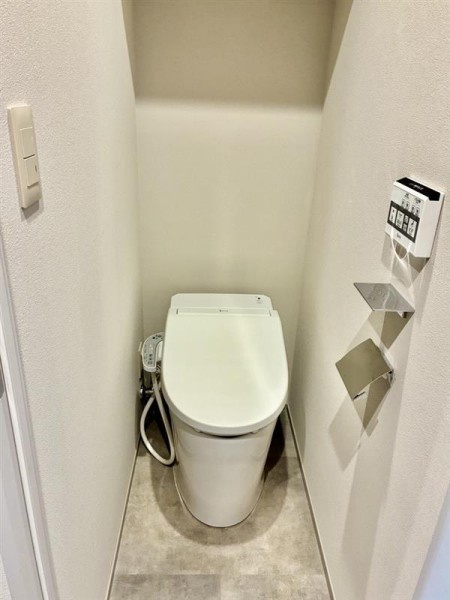 ロイヤルメゾン荻窪のトイレ|落ち着いた色調のトイレです