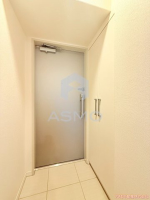 【玄関】 | アンビエンテ四ツ橋 | ※同物件　別間取り　参考写真