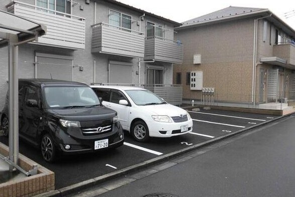 プランドールの駐車場