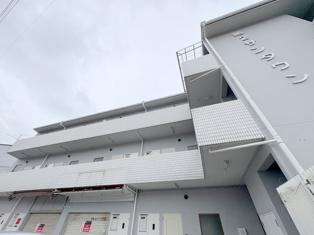 生駒市小瀬町の賃貸マンションの外観