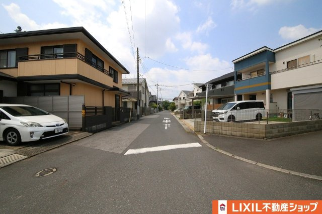 久喜市青葉5丁目中古戸建の前面道路含む現地写真|北側公道