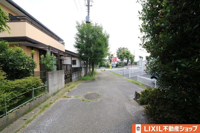 久喜市青葉5丁目中古戸建の前面道路含む現地写真|南側公道