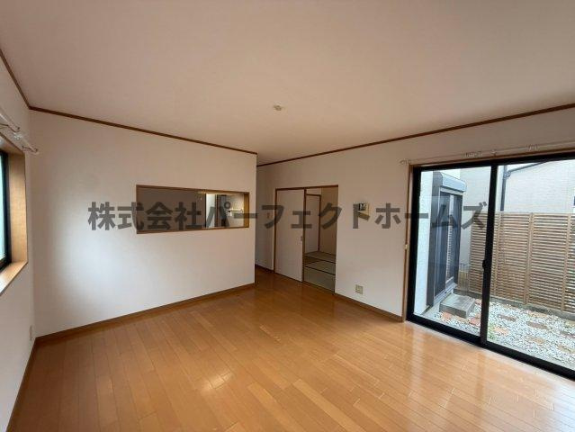 津田山手2丁目戸建　賃貸の居間・リビング|居間です