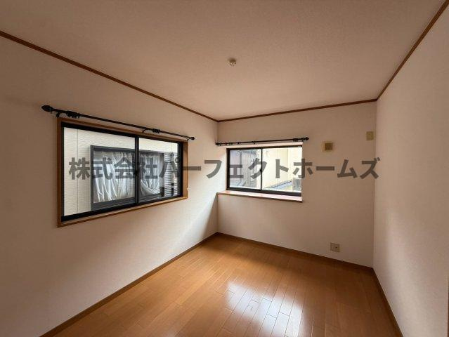 津田山手2丁目戸建　賃貸の洋室|落ち着いた色調の洋室です