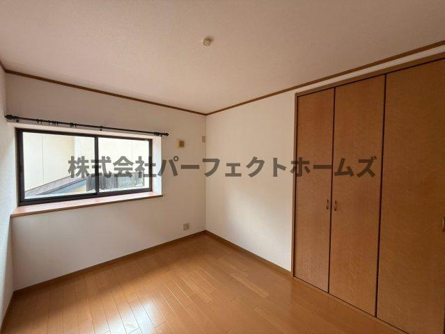 津田山手2丁目戸建　賃貸の洋室|落ち着いた色調の洋室です