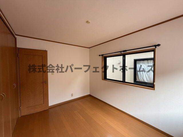 津田山手2丁目戸建　賃貸の洋室|落ち着いた色調の洋室です