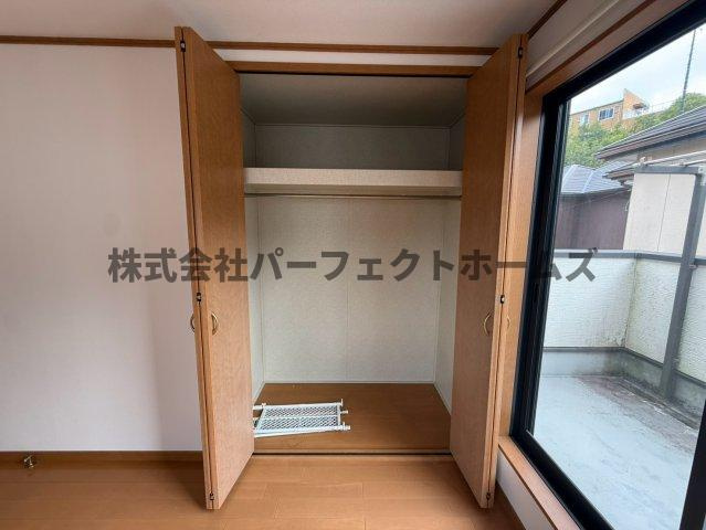 津田山手2丁目戸建　賃貸の収納|便利な収納スペースです