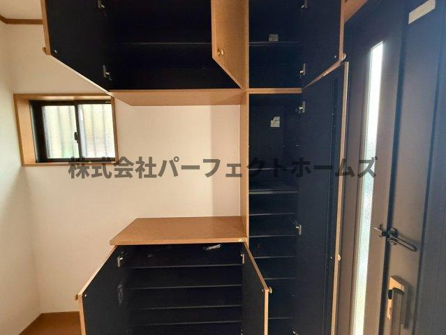 津田山手2丁目戸建　賃貸の収納|収納豊富です