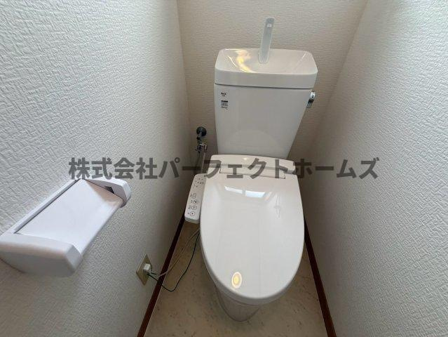 津田山手2丁目戸建　賃貸のトイレ|清潔感のあるトイレです