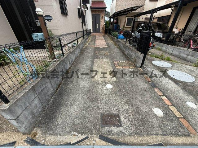 津田山手2丁目戸建　賃貸の駐車場|駐車場があります