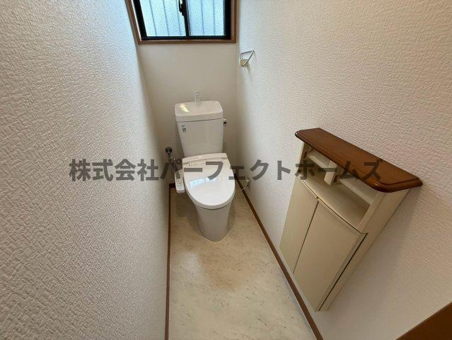 津田山手2丁目戸建　賃貸のトイレ|ゆったりとした空間のトイレです