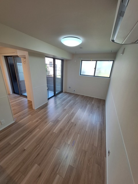 シエンプレの居間・リビング|★キレイなフローリングのお部屋です★