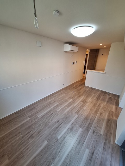 シエンプレの居間・リビング|★キレイなフローリングのお部屋です★