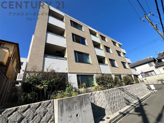 RC造3階建て