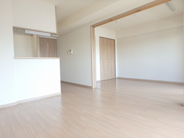 熊本市南区平田２丁目の賃貸マンションの居間・リビング