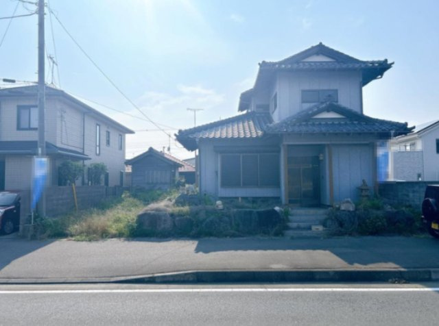 ひたちなか市大字中根　中古戸建の前面道路含む現地写真