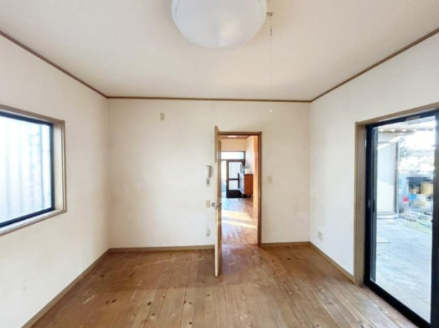 ひたちなか市大字中根　中古戸建の居間・リビング
