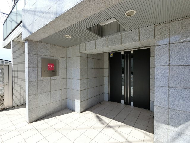 ドゥーエ国府台のエントランス