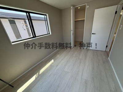 【洋室】 | 神戸市垂水区桃山台3丁目　新築戸建2号棟　仲介手数料無料！ | 広々とした洋室です