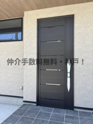 【玄関】 | 神戸市垂水区桃山台3丁目　新築戸建2号棟　仲介手数料無料！ | 毎日通る玄関はこちらです